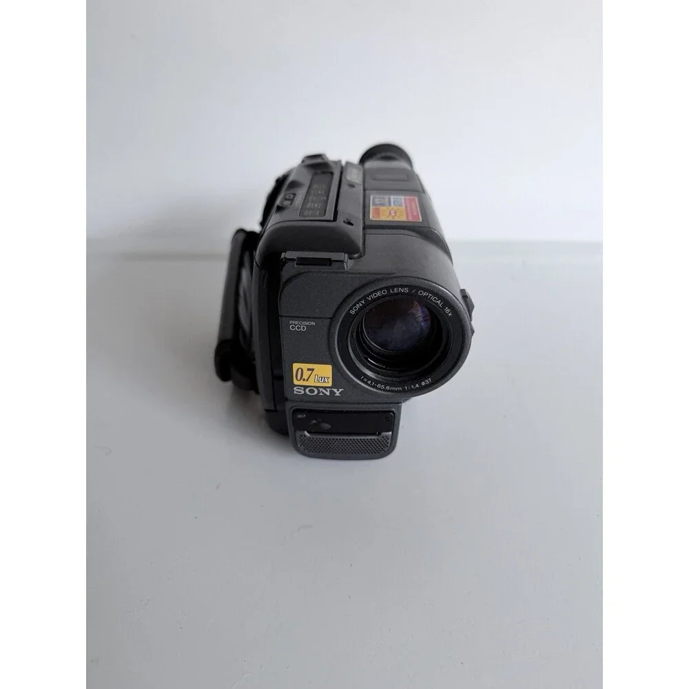 Sony Handycam Vision CCD-TRV25 Video8 XR 16x/64x SteadyShot LCD Black